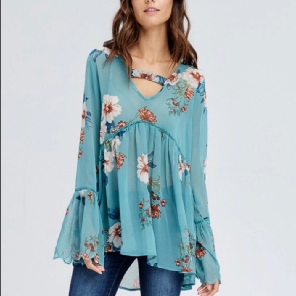 NEW ITEM💙💙💙Gemma Floral Chiffon Scalloped Top